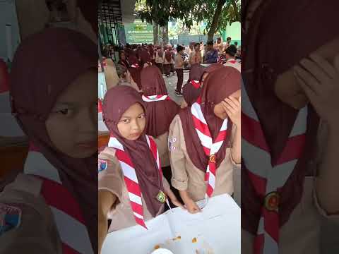 bersama bestiieeehhh kantin cekolah 🥰