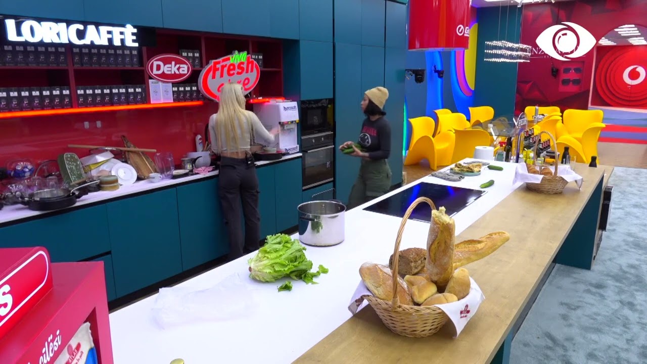 Kërkon faljen për të larë gojën/ Mikela dhe Dea bisedojnë në kuzhinë