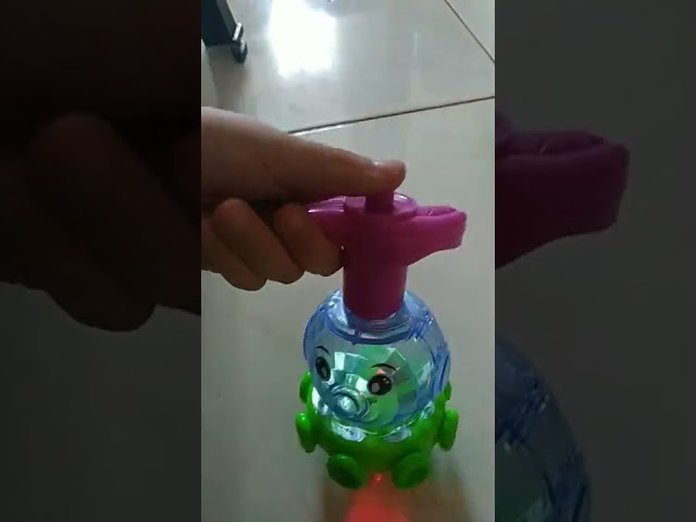 Vídeo relacionado con Peonza Luminosa - Peonza De Juguete Musical De 5,71 Pulgadas | Top Con Zumbido LED De Colores: Diseño De Con Efecto De Luz Automático Para Niños. Este Robusto Set De ABS Promueve La Motricida