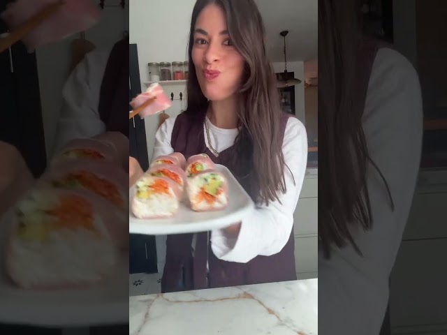 Vídeo relacionado con Pequeños bocados: Entremeses, tapas, sushi, rollitos, dulces y todo tipo de canapés (COCINA)