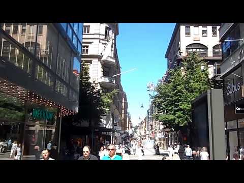 Drottninggatan i Stockholm just nu den 14 juni 2017