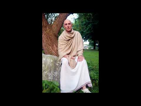 H.G. Mahatma Prabhu chanting japa (with music)