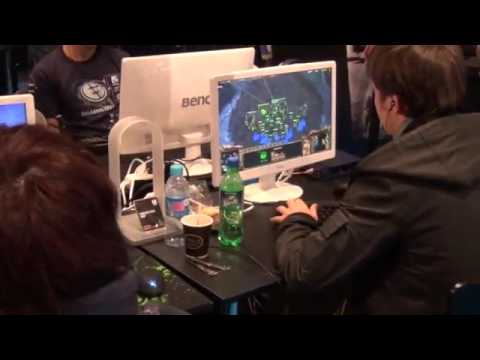 Bly playing MiNiMaTh while ForGG shakes the table (ESWC 2012)