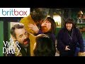 Owen And The Vicar Share A Tender Kiss The Vicar Of Dibley