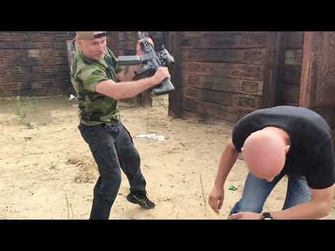 Miniatura filmu: Krav Maga, obrona przed szantażem karabinem. Trening na strzelnicy, CQB