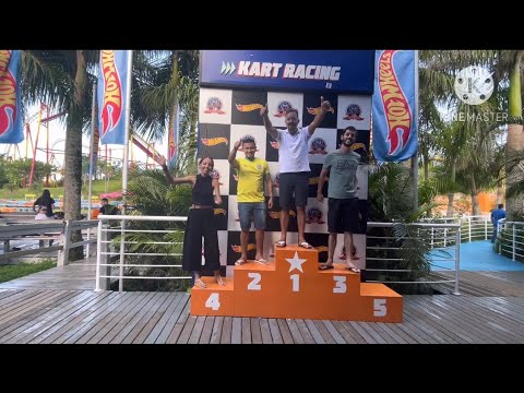 Corrida de Kart no Kartódromo Beto Carrero.