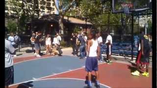 preview picture of video 'Deron Williams Plays 1-on-1 On Brooklyn Streets - D-Will 1-contre-1 à Brooklyn'