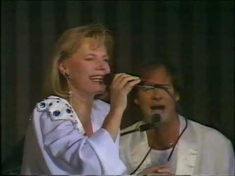 Lasse Holm och Arja Saijonmaa - Högt över havet (Live 1988)