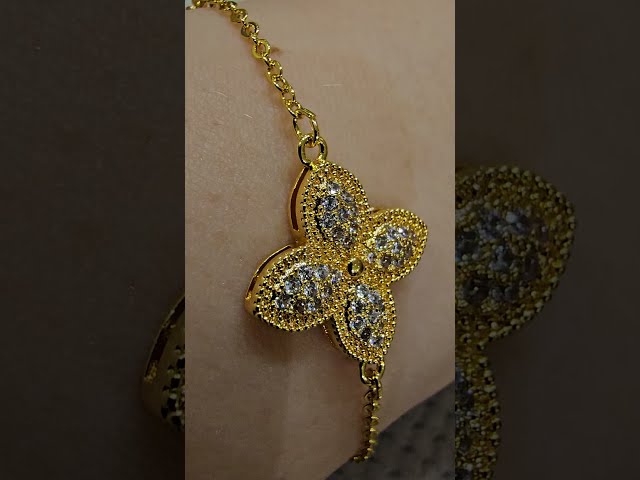 اسوارة روبرتو كوين وردة ذهبية مرصعة باحجار