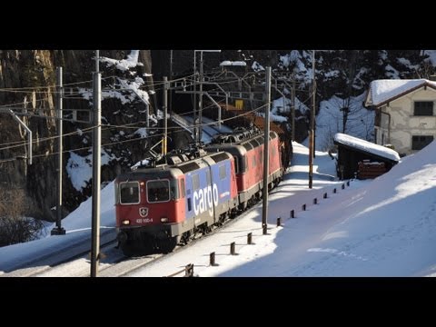 Züge am Gotthard  Wassen Januar 2012 im Schnee Treni trains Zug