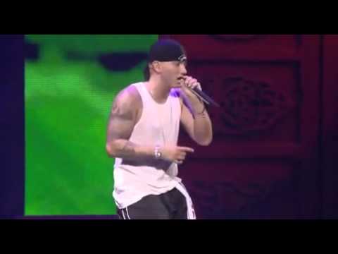 Eminem - Mockingbird LIVE PERFORMANCE (NYC) 2005