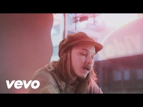 Tuhkaa ja hiekkaa - Lassi Valtonen