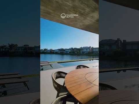 Sobrado Beira Lago no Condomínio Enseada