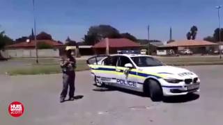 Jong kind getraumatiseerd toe polisie motor wou deursoek