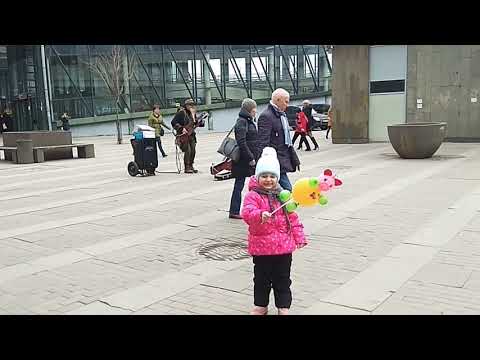 Человек оркестр. Уличный музыкант.  Город Санкт-Петербург.