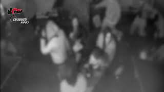 lite-in-un-locale-di-chiaia-per-una-fila-non-rispettata-pistola-e-spari-video