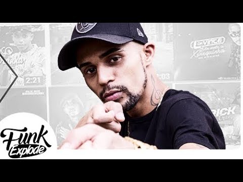 MC AK - Com Disposição (Lyric Video) DJ Marcus Vinicius e DJ Swat