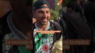 La emoción de tener la Copa del Mundo en tus manos