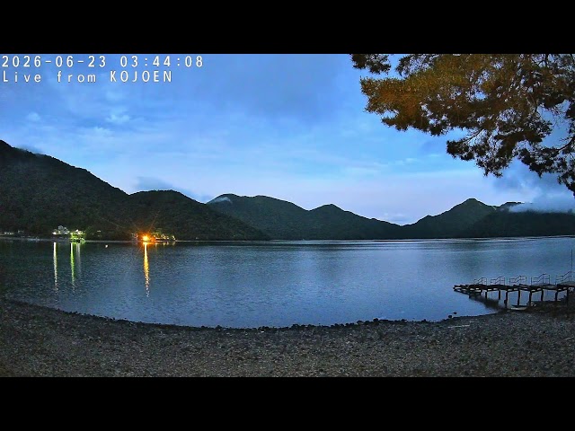 中禅寺湖（湖上苑から）