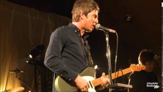 Noel Gallagher&#39;s High Flying Birds - In The Heat Of The Moment (London 2015) HD