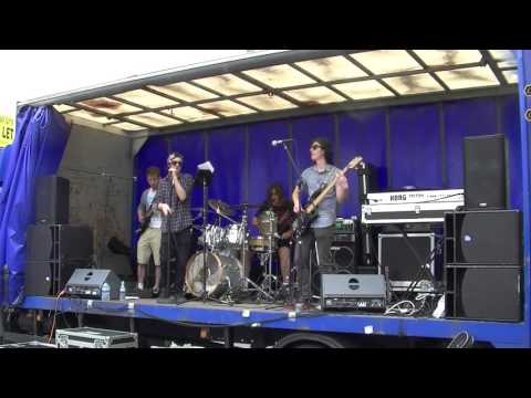 Headfeed live at Horbury Street Fayre - Funky Stuff !