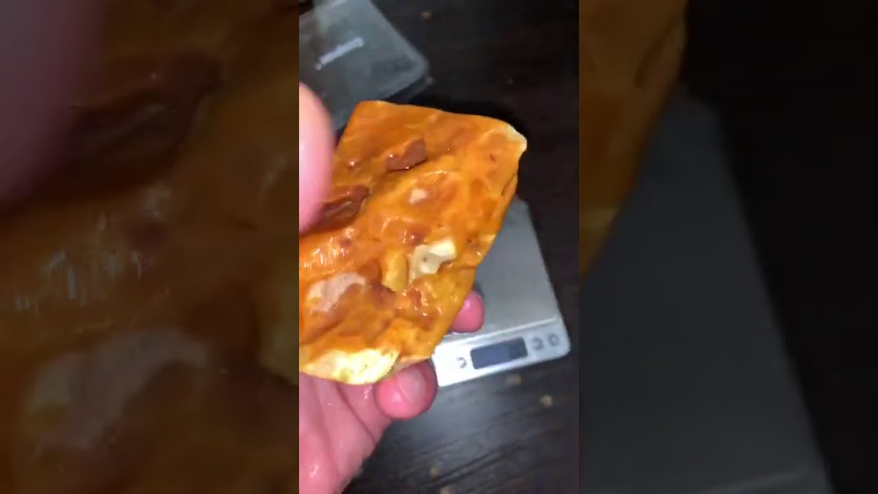 251 gr white amber stone