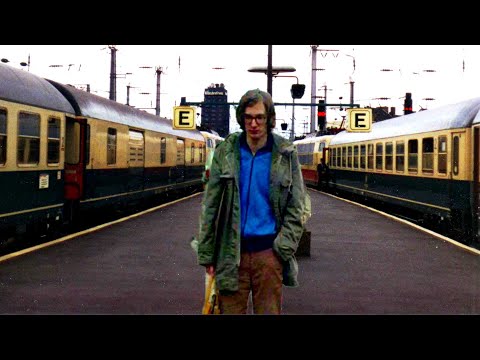 Arne Zank - Ein junger Mann redet in der Bahn