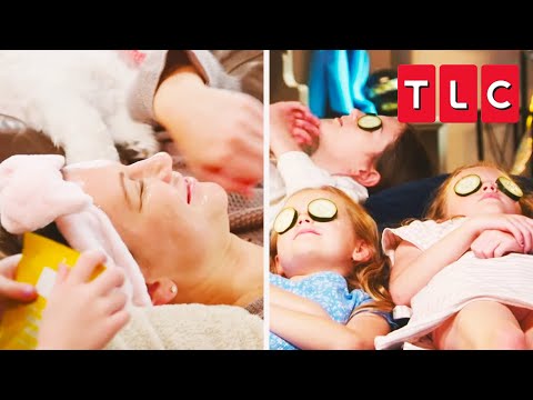 The Quints Give Danielle a Spa Day! | OutDaughtered | TLC