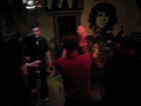 HOUNDS & HARLOTS - Watch Your Back (COCK SPARRER) Live @ the Roadhouse Lier 02.03.2014
