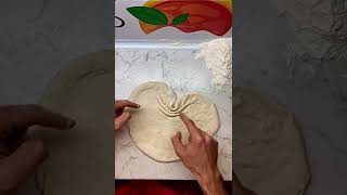 Pizza Hacks: How to make an heart-shaped pizza!