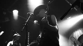 dale barclay &amp; laura st jude | tiger by the tail | live @ sneaky pete&#39;s