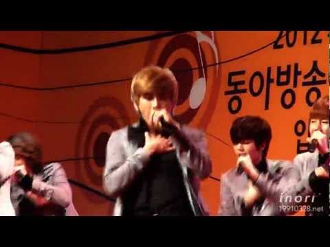 [Fancam] 120229 Be Mine - Hoya Focus @ Dong-A University of Art Ceremony Broadcast