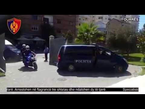 Ora News - “Psikologu, i burgosuri dhe kamarieri” furnizonin burgun me drogë