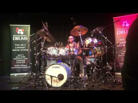 The incredible Pete Ray Biggin doing what he does best, it was a joy to watch! 🥁🥁🥁😃