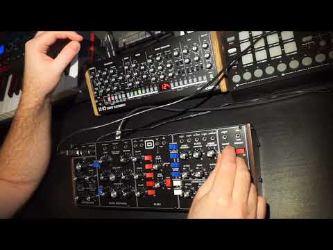 SAWTOOTH Behringer Model D vs Roland SE-02 - Sawtooth 3 octave unison stack