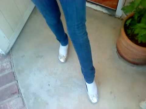 download lagu mp3 mp4 Wus Feet, download lagu Wus Feet gratis, unduh video klip Wus Feet