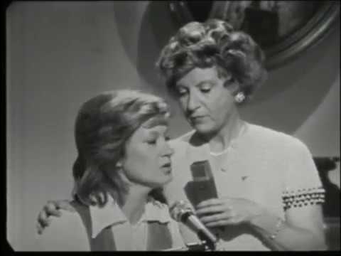 Alice Dona "Je suis malade" "La chanteuse a 20 ans" (extraits) juin 1973 en compagnie de Mireille