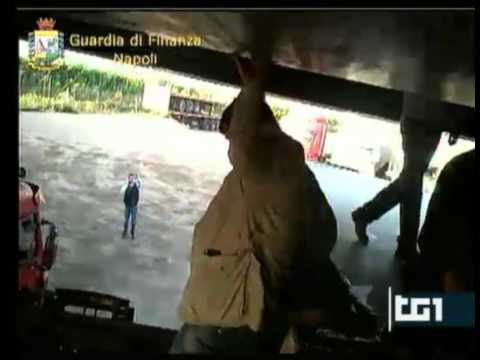 Guardia di Finanza su nascondiglio droga