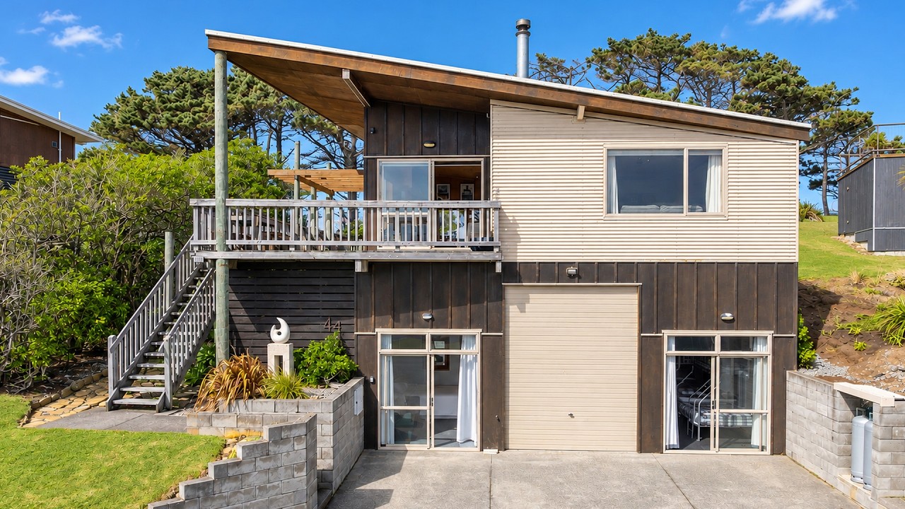 Substantial Bach with Superior Ocean Views