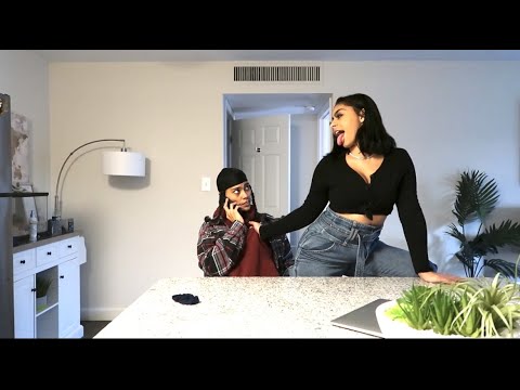 Distracting My Girlfriend While She's On The Phone. *vlogmas day 4*