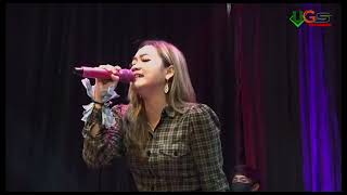 Download lagu Menunggu - Erika Syaulina - Ugs Group mp3 Download lagu Menunggu - Erika Syaulina - Ugs Group mp3