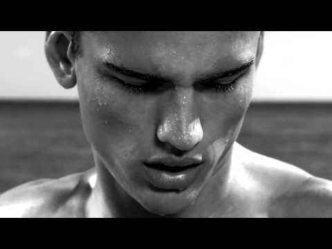 Publicidad Giorgio Armani 2012 "Acqua di Gio Essenza" - Personal Jesus Soundtrack