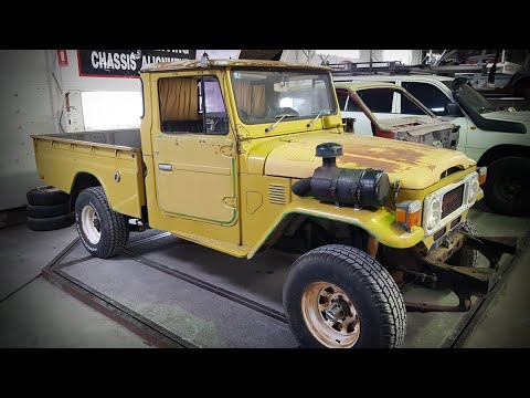 Restoring a Toyota Landcruiser HJ47 restoration time lapse  Part ONE
