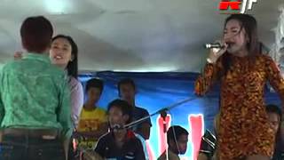 preview picture of video 'Dangdut Goyang Dombret - Tia Rajawali Junior'