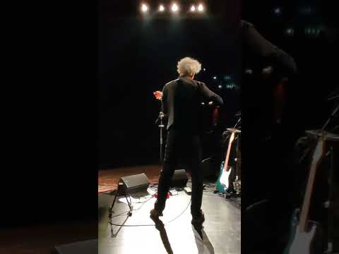 ...kapi s' oboda, sada padaju na uže i gun, ja sam slobodan...