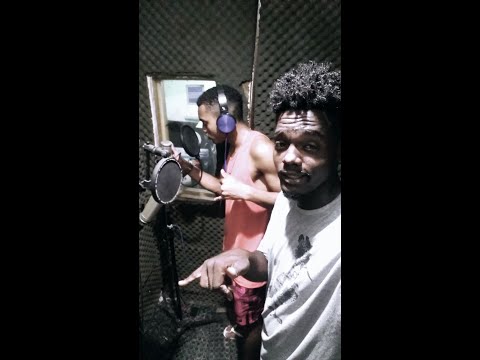 MC TAYLON & MC KING - SEU BEIJO É FODA Feat. DJ LOOTY