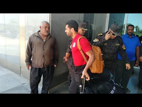 مجدى عبد الغنى واحمد فتحى يغادرون مطار القاهرة