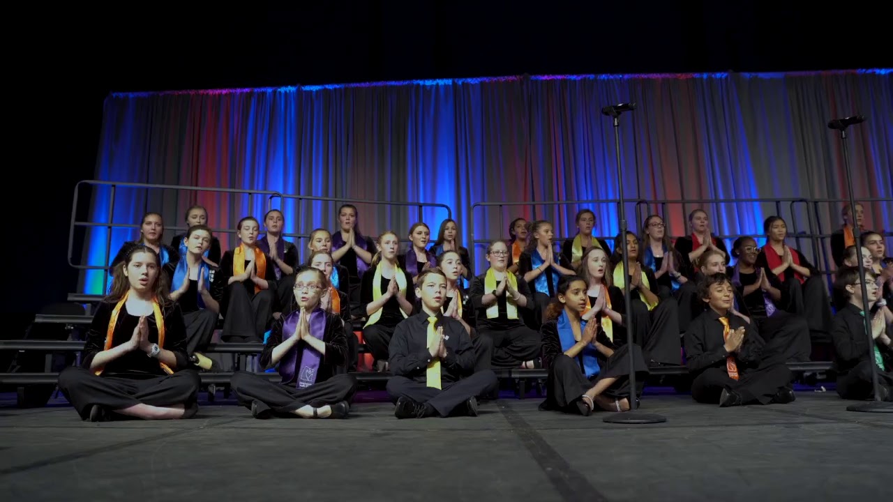 Cincinnati Youth Choir  performance of Wau Bulan by Tracy Wong