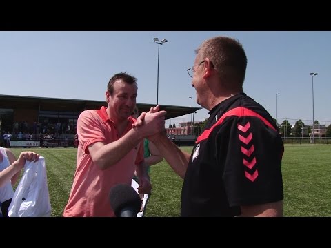 Bedankjes na de promotiewedstrijd 2e elftal