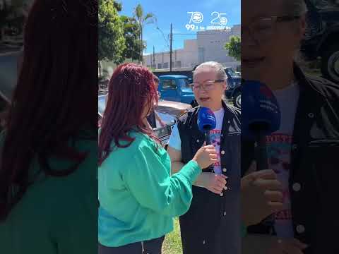 Praça lota no 1º evento de rock em Rio Paranaíba com música, encontro de carros antigos e motos